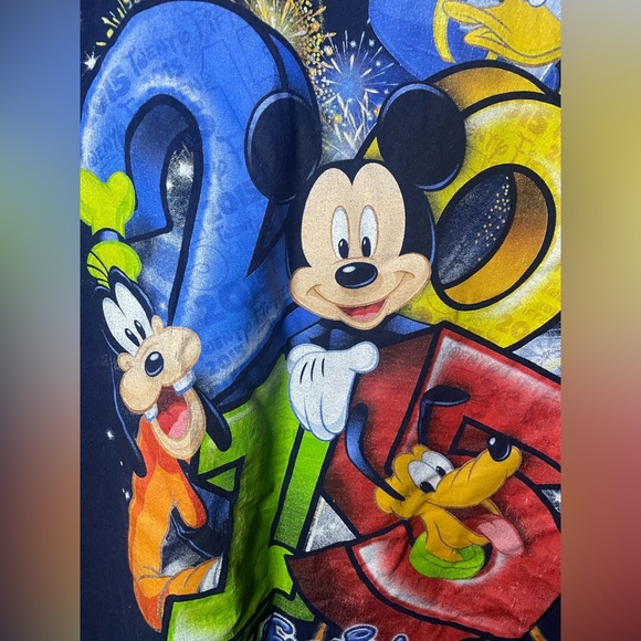 Vintage Disney/Mickey Mouse T-shirt 2015 size large - Picture 3 of 9